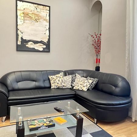 Apartment Lesya Kurbasa ลวีฟ ภายนอก รูปภาพ