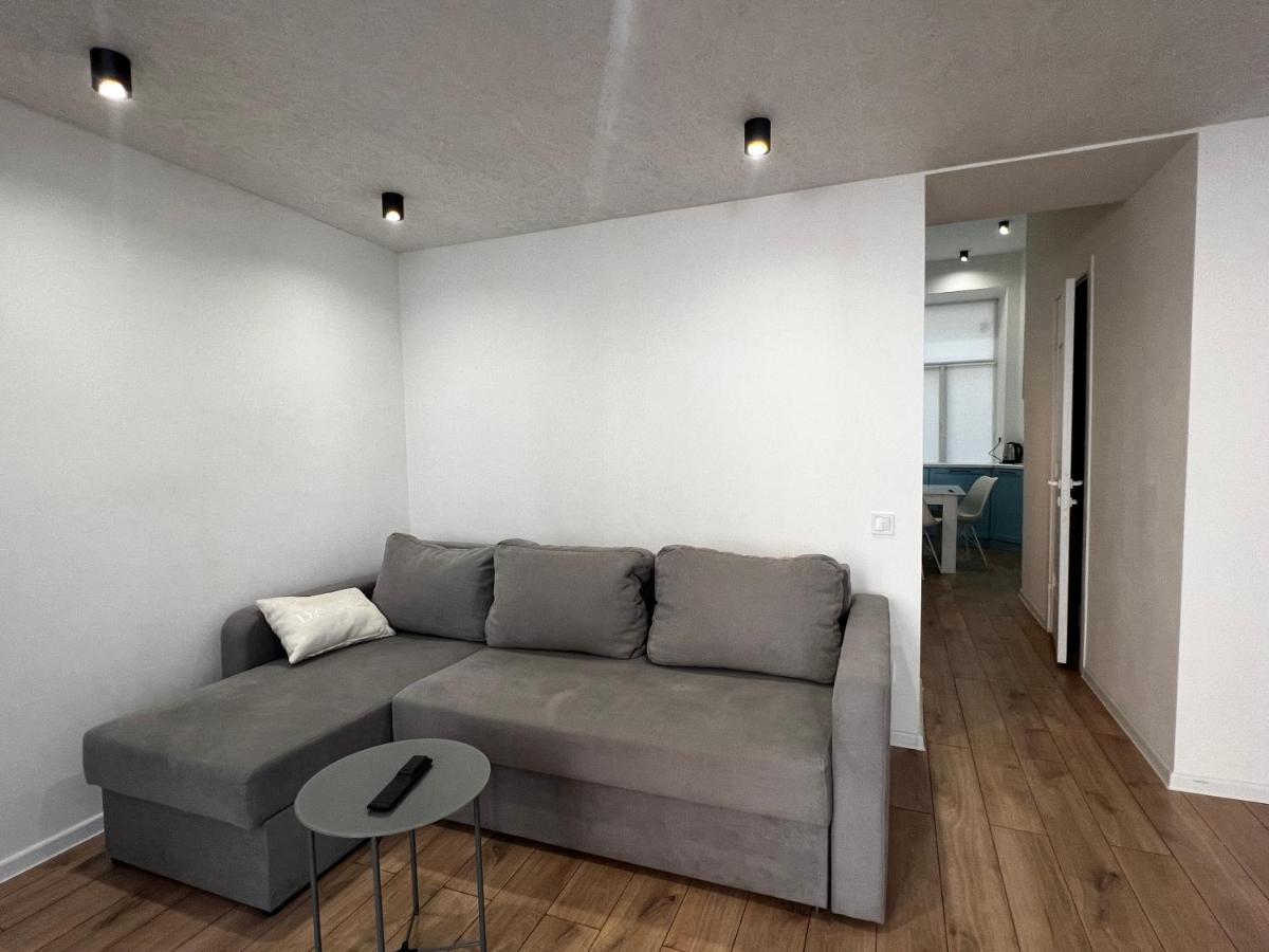 Apartment Lesya Kurbasa ลวีฟ ภายนอก รูปภาพ