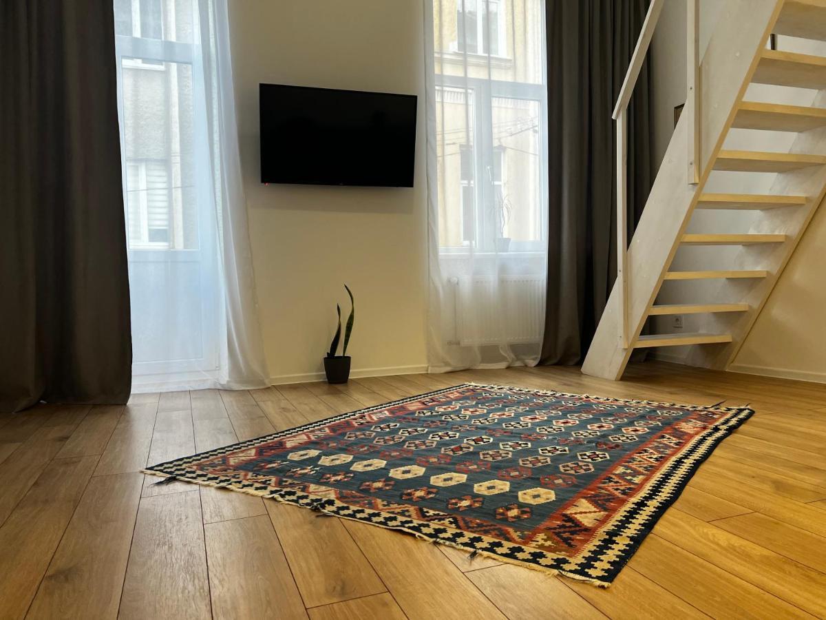 Apartment Lesya Kurbasa ลวีฟ ภายนอก รูปภาพ