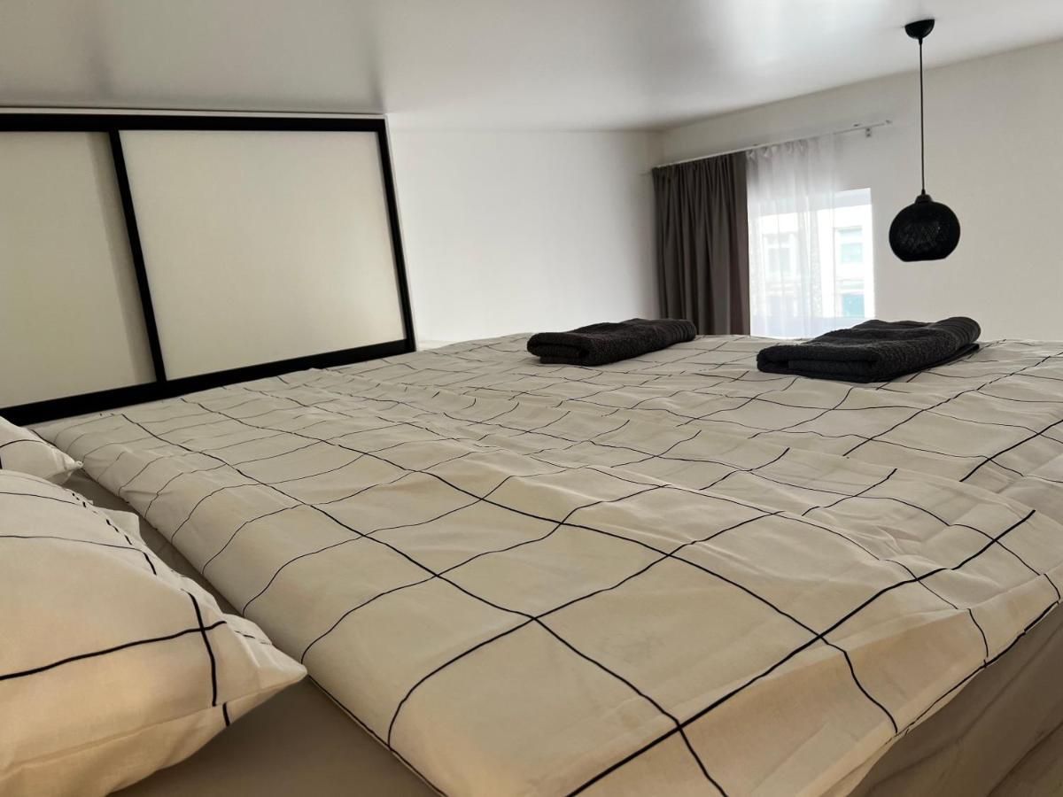 Apartment Lesya Kurbasa ลวีฟ ภายนอก รูปภาพ