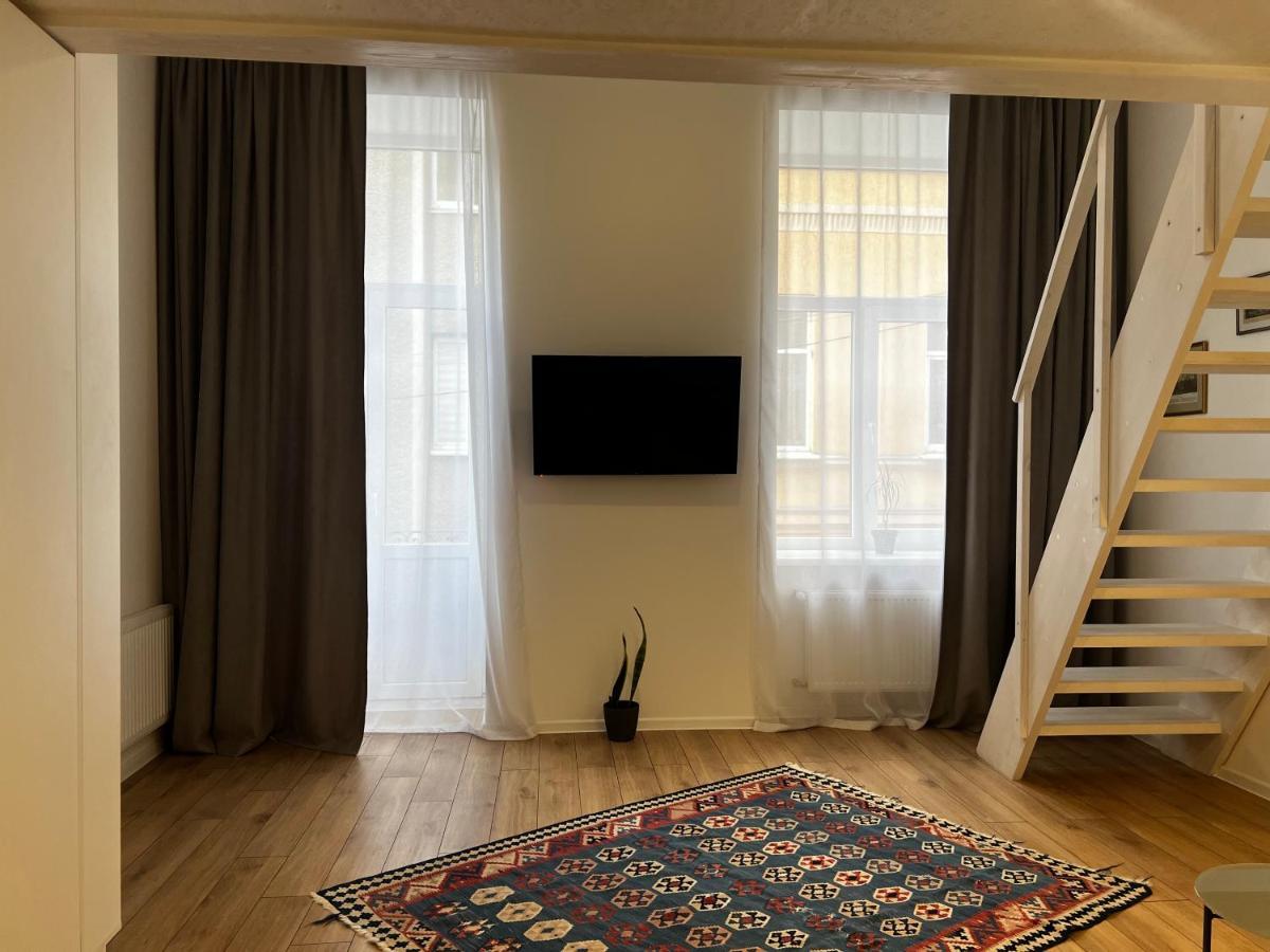 Apartment Lesya Kurbasa ลวีฟ ภายนอก รูปภาพ