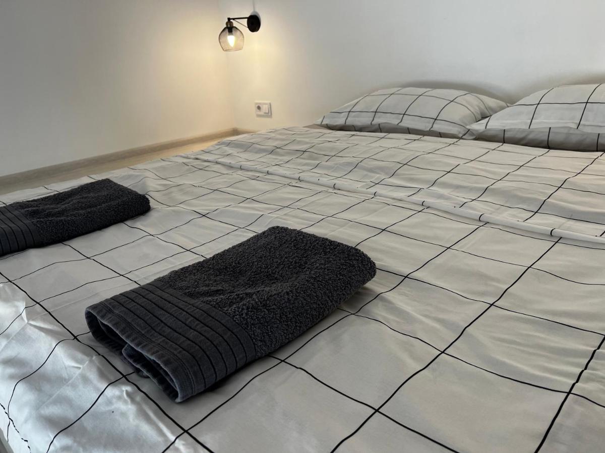 Apartment Lesya Kurbasa ลวีฟ ภายนอก รูปภาพ
