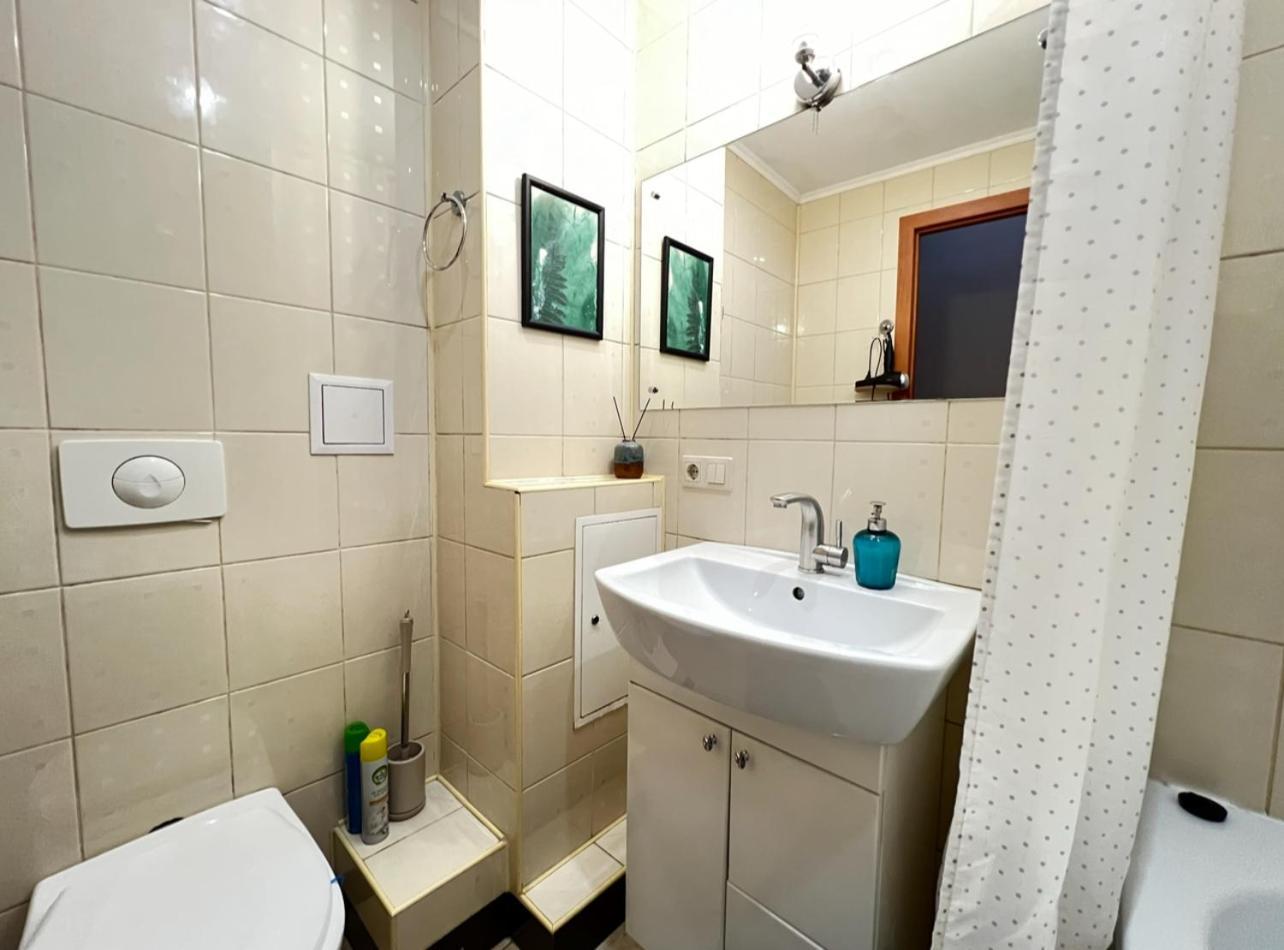 Apartment Lesya Kurbasa ลวีฟ ภายนอก รูปภาพ