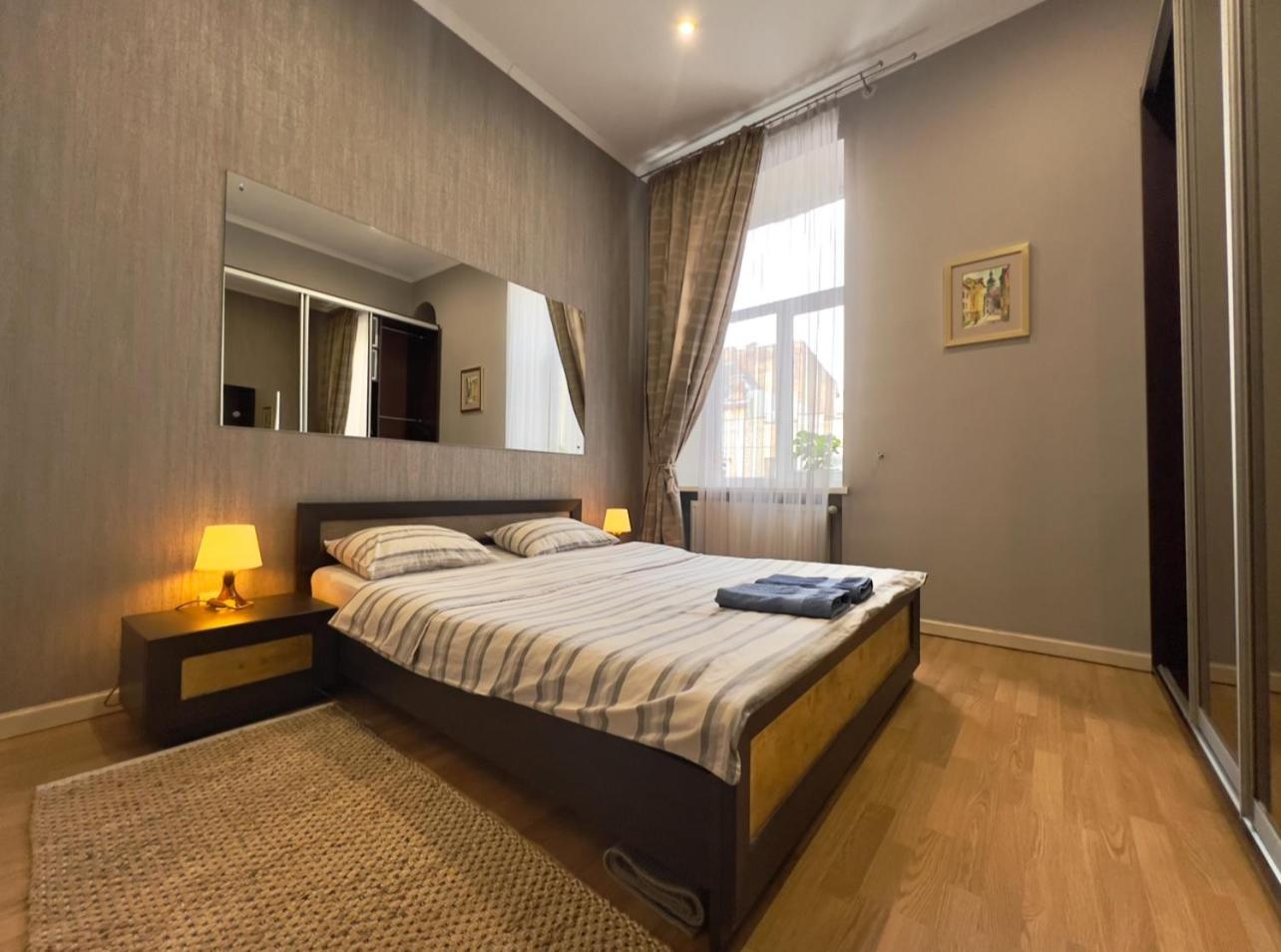 Apartment Lesya Kurbasa ลวีฟ ภายนอก รูปภาพ