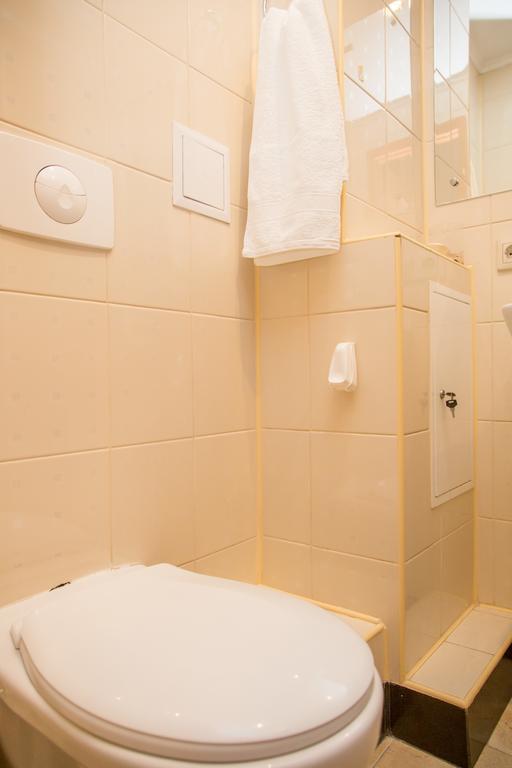 Apartment Lesya Kurbasa ลวีฟ ภายนอก รูปภาพ